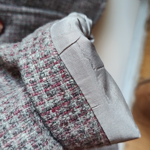 Vintage ladies tweed, wool blazer, size 13/14 Made in Uruguay. Fits like 6 or 8. - Picture 8 of 16